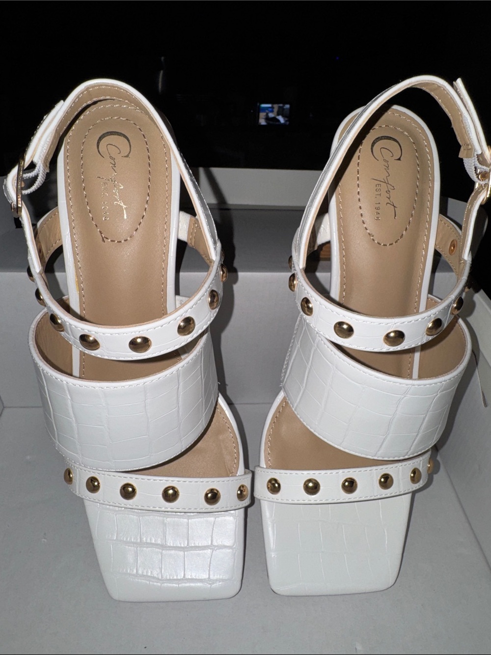 comfort plus by Predictions White Faux-Croc Studded Block Heel shoes